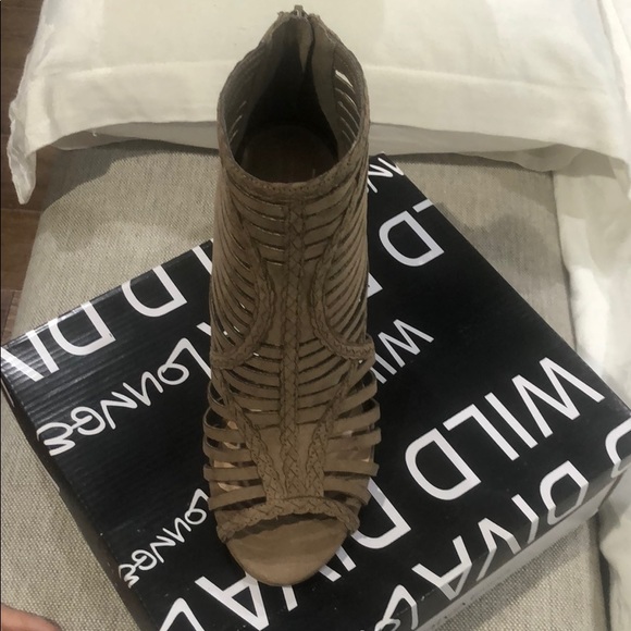 Size 7.5 new with box - Picture 4 of 4